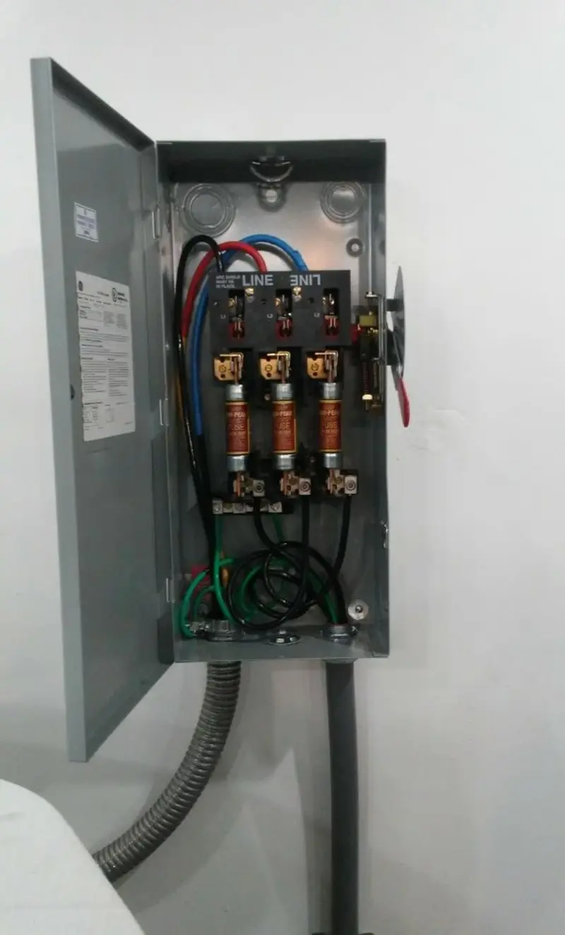 Three-phase disconnect switch installed for Smoke Detector Installation in Carteret